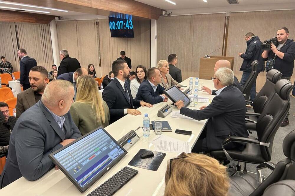 Rok za konstituisanje SO ističe 12. februara: detalj s posljednje sjednice, Foto: Vuk Lajović