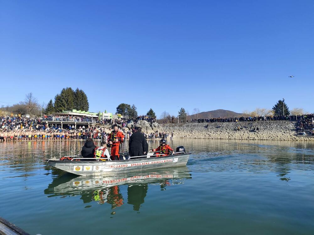 <p>Bogojavljenje je hrišćanski praznik koji se slavi 19. januara</p>