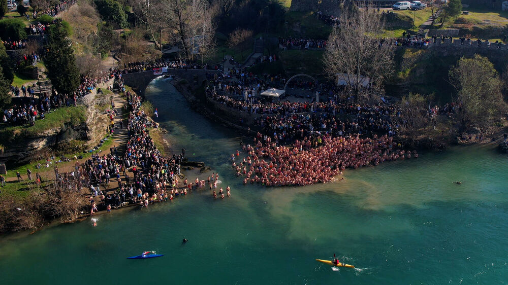 <p>Bogojavljenje je hrišćanski praznik koji se slavi 19. januara</p>