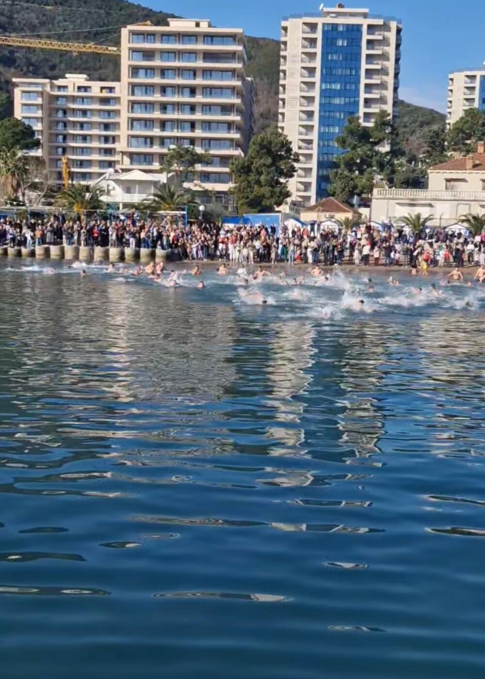 <p>Bogojavljenje je hrišćanski praznik koji se slavi 19. januara</p>