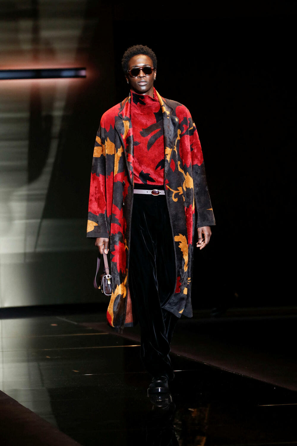 <p>Emporio Armani predstavio je kolekciju muške odjeće za jesen-zima 2025/2026.</p>  <p>Kreacije su prikazane na Nedjelji mode u Milanu.</p>