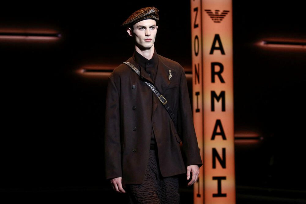 <p>Emporio Armani predstavio je kolekciju muške odjeće za jesen-zima 2025/2026.</p>  <p>Kreacije su prikazane na Nedjelji mode u Milanu.</p>