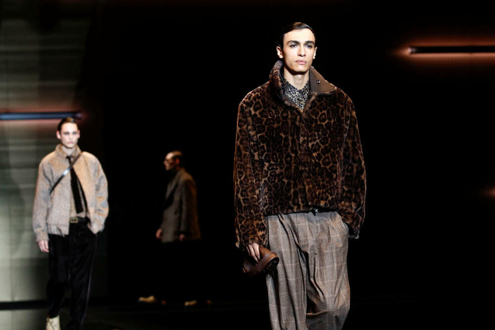 <p>Emporio Armani predstavio je kolekciju muške odjeće za jesen-zima 2025/2026.</p>  <p>Kreacije su prikazane na Nedjelji mode u Milanu.</p>