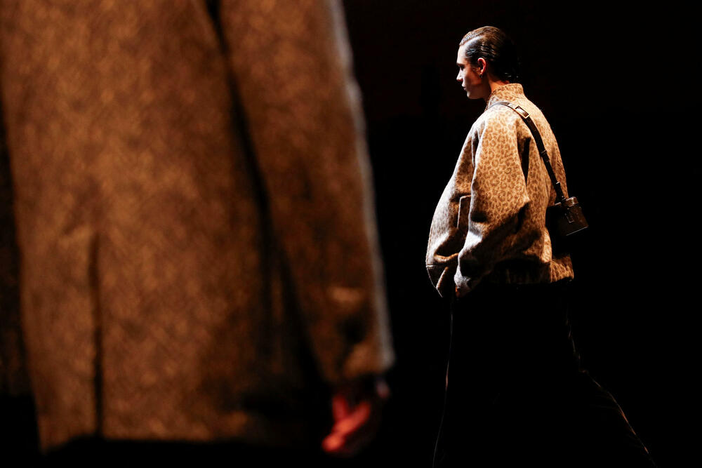 <p>Emporio Armani predstavio je kolekciju muške odjeće za jesen-zima 2025/2026.</p>  <p>Kreacije su prikazane na Nedjelji mode u Milanu.</p>