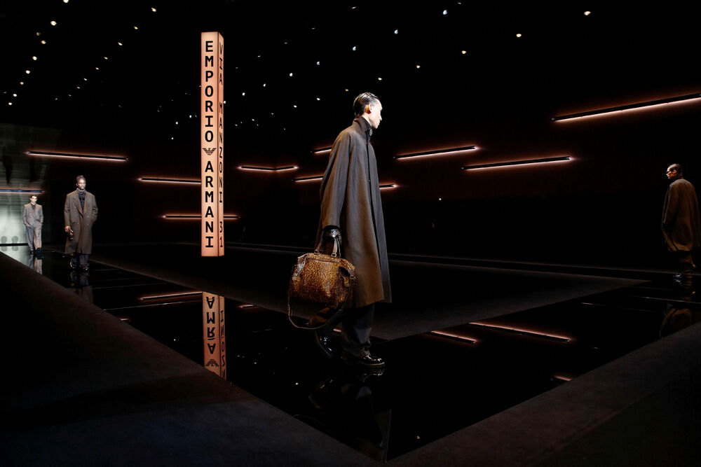 <p>Emporio Armani predstavio je kolekciju muške odjeće za jesen-zima 2025/2026.</p>  <p>Kreacije su prikazane na Nedjelji mode u Milanu.</p>