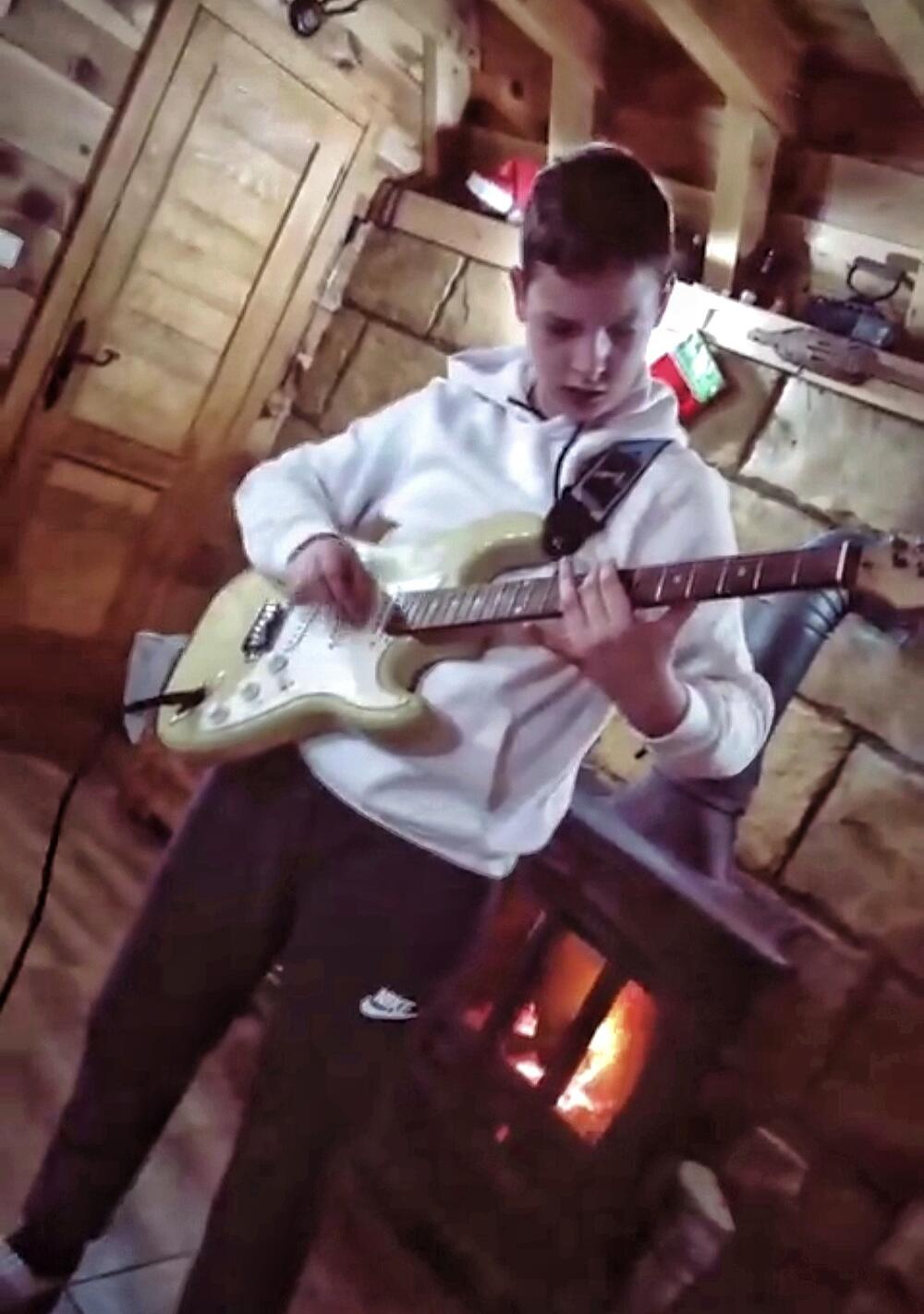 Nemanja Vukčević: želja mu bila da nauči da svira gitaru