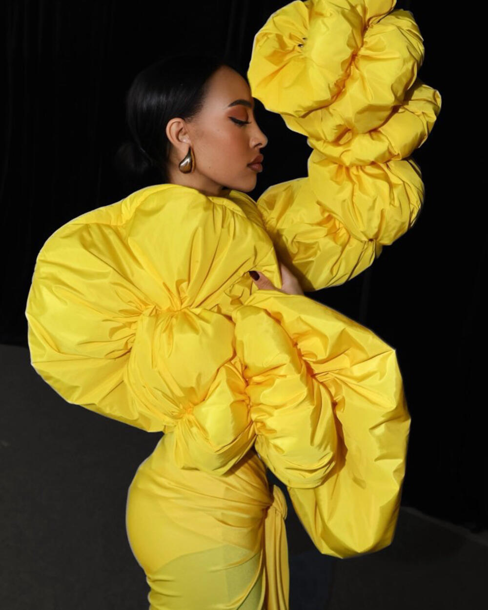 Influenserka Sarah Lanha nosi kreaciju Ane Krgović