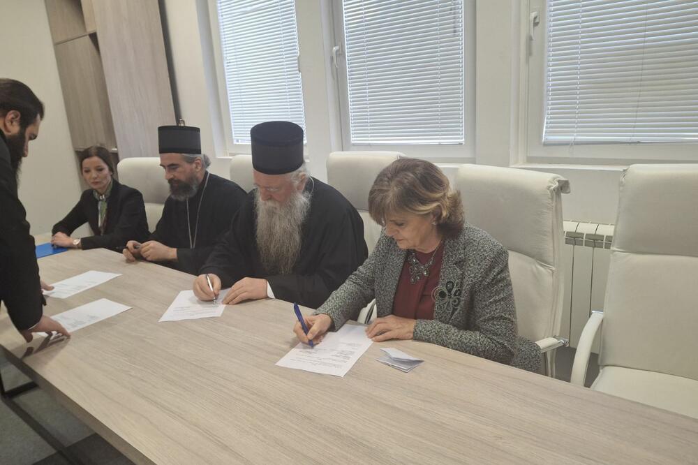 Sa potpisivanja, Foto: Dom zdravlja Nikšić