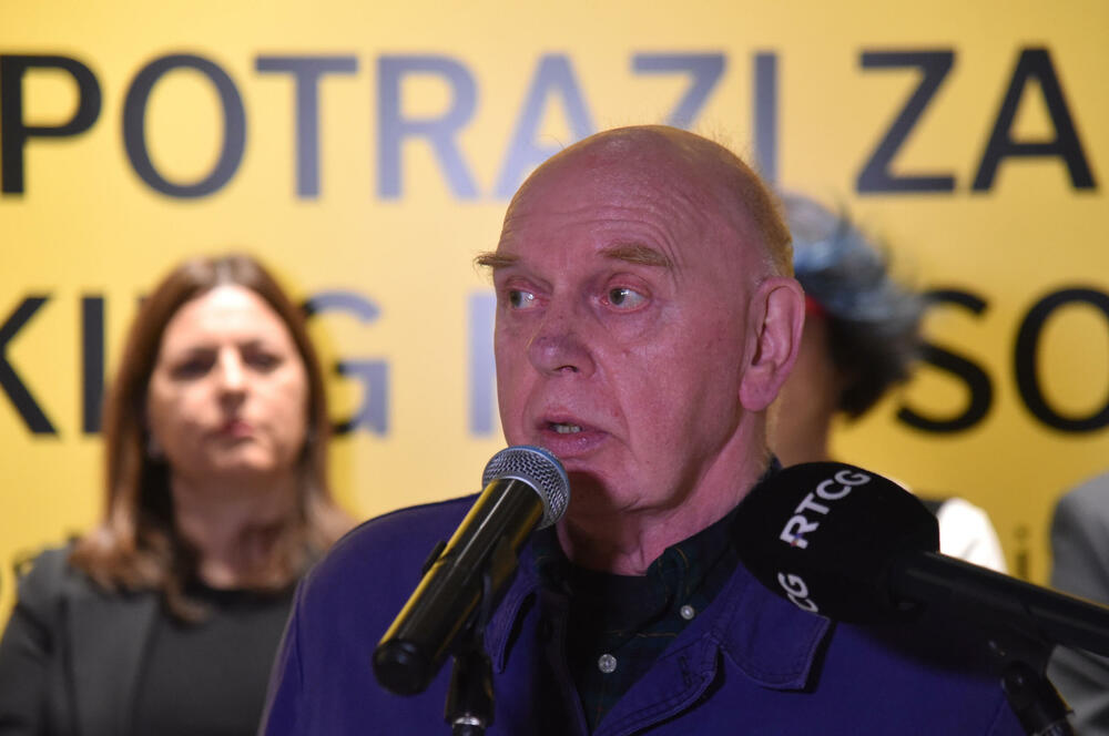 <p>Postavka "U potrazi za nečim" predstavljena u Modernoj galeriji u Podgorici</p>