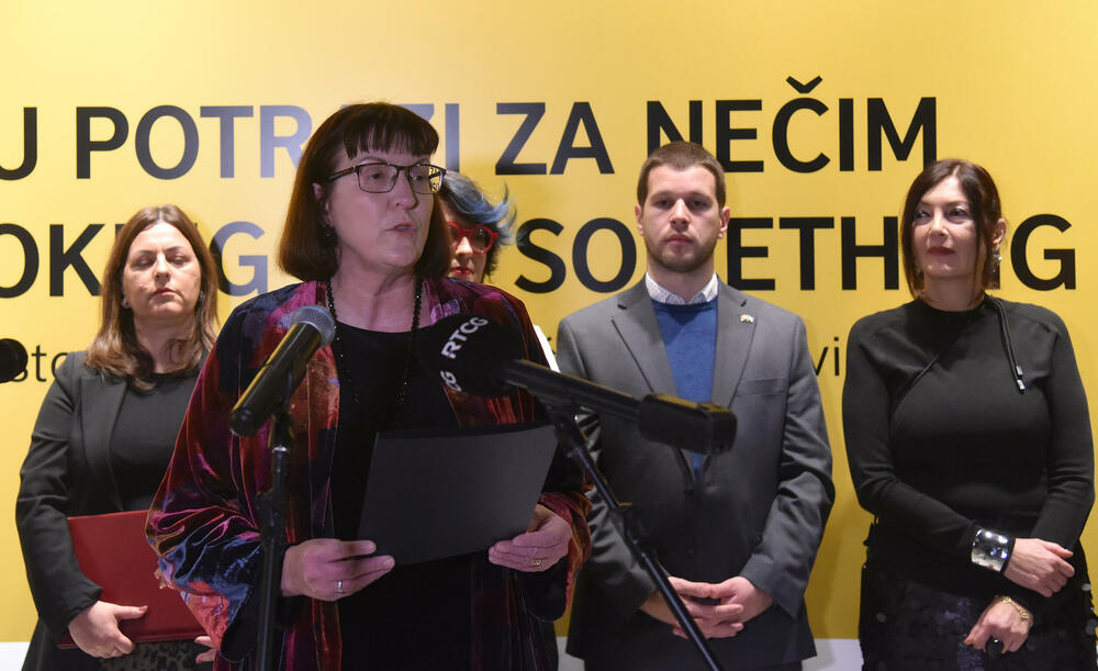 <p>Postavka "U potrazi za nečim" predstavljena u Modernoj galeriji u Podgorici</p>