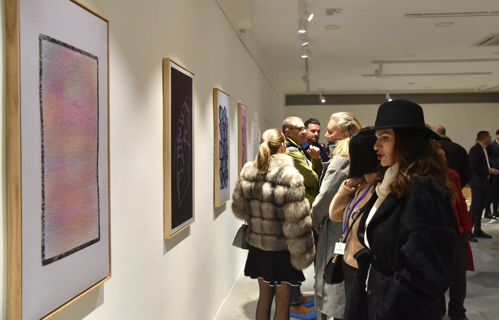 <p>Postavka "U potrazi za nečim" predstavljena u Modernoj galeriji u Podgorici</p>