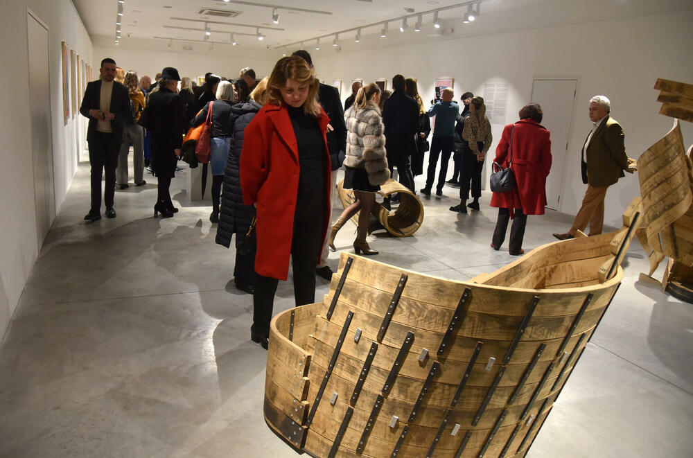 <p>Postavka "U potrazi za nečim" predstavljena u Modernoj galeriji u Podgorici</p>