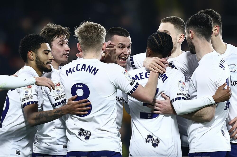 Slavlje Osmajića i saigrača na meču sa Votfordom, Foto: Preston North End FC/X