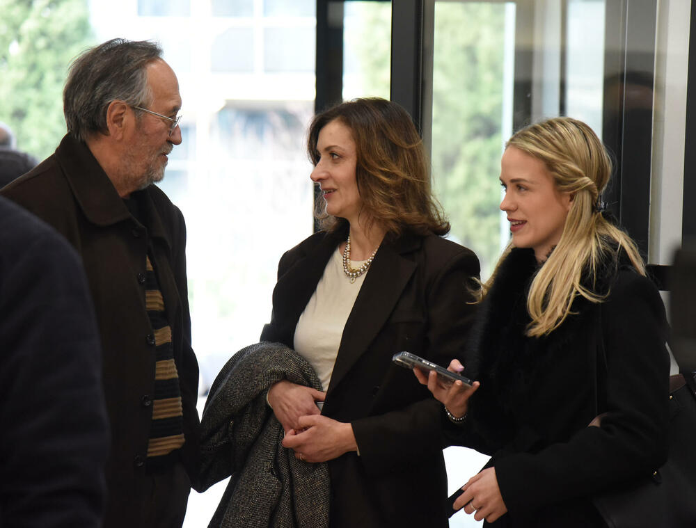 <p>Izložba "Iz kadra u kadar: Priče o novinarstvu" otvorena je u Kulturno informativnom centru (KIC) "Budo Tomović" u Podgorici</p>