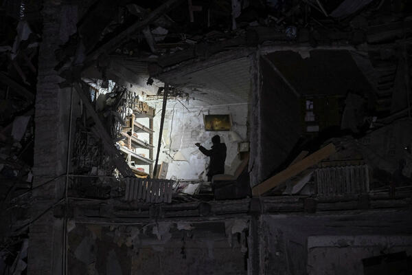 Jedna osoba poginula, 31 ranjena u ruskom napadu na ukrajinski...