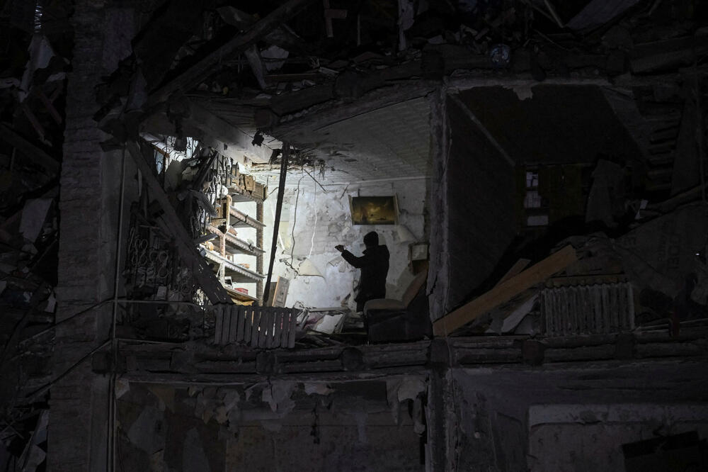 Srušena stambena zgrada nakon ruskog vazdušnog napada, Foto: REUTERS