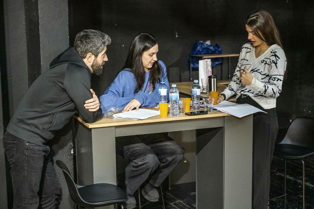 Labudović (u sredini)