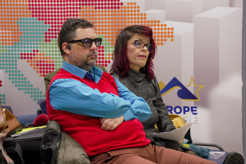 <p>Glavni pregovarač Crne Gore sa Evropskom unijom (EU) Predrag Zenović poručio je da je zajednički cilj da se kroz otvoreni dijalog i konstruktivne predloge NVO doprinese jačanju napora državne uprave u oblasti vladavine prava, kao i osiguravanju šireg društvenog konsenzusa povodom najvažnijih društvenih pitanja</p>