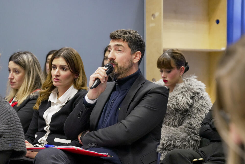 <p>Glavni pregovarač Crne Gore sa Evropskom unijom (EU) Predrag Zenović poručio je da je zajednički cilj da se kroz otvoreni dijalog i konstruktivne predloge NVO doprinese jačanju napora državne uprave u oblasti vladavine prava, kao i osiguravanju šireg društvenog konsenzusa povodom najvažnijih društvenih pitanja</p>