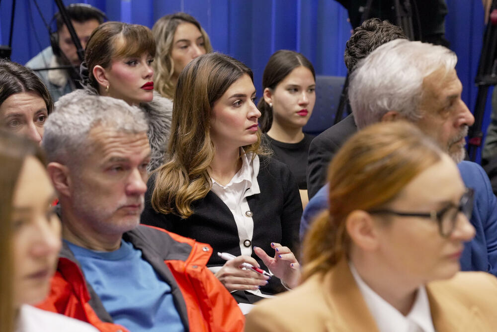 <p>Glavni pregovarač Crne Gore sa Evropskom unijom (EU) Predrag Zenović poručio je da je zajednički cilj da se kroz otvoreni dijalog i konstruktivne predloge NVO doprinese jačanju napora državne uprave u oblasti vladavine prava, kao i osiguravanju šireg društvenog konsenzusa povodom najvažnijih društvenih pitanja</p>