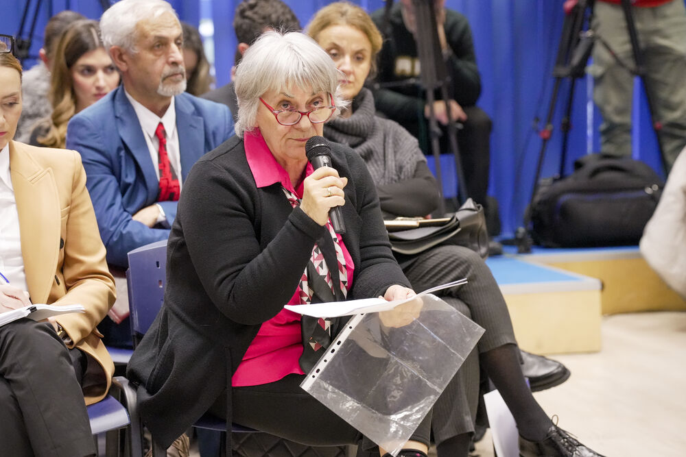 <p>Glavni pregovarač Crne Gore sa Evropskom unijom (EU) Predrag Zenović poručio je da je zajednički cilj da se kroz otvoreni dijalog i konstruktivne predloge NVO doprinese jačanju napora državne uprave u oblasti vladavine prava, kao i osiguravanju šireg društvenog konsenzusa povodom najvažnijih društvenih pitanja</p>