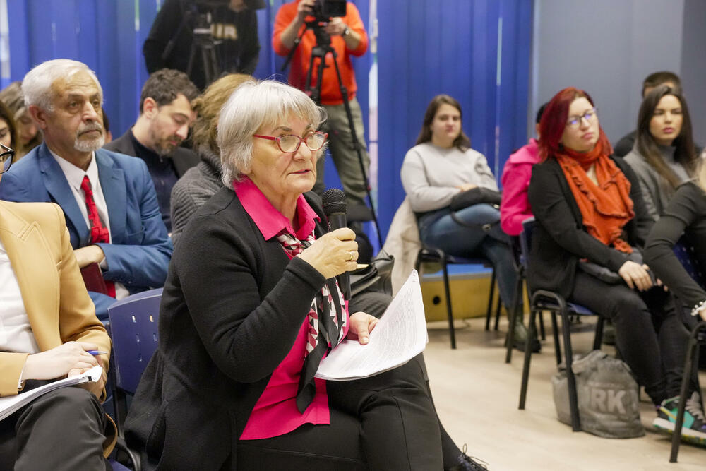 <p>Glavni pregovarač Crne Gore sa Evropskom unijom (EU) Predrag Zenović poručio je da je zajednički cilj da se kroz otvoreni dijalog i konstruktivne predloge NVO doprinese jačanju napora državne uprave u oblasti vladavine prava, kao i osiguravanju šireg društvenog konsenzusa povodom najvažnijih društvenih pitanja</p>