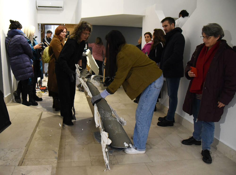 <p>Javni događaj “Pripremni radovi” realizovan juče, u susret izložbi “Radnički klub ‘Između nas’” koja će biti otvorena u utorak 28. januara u MSUCG u Podgorici</p>