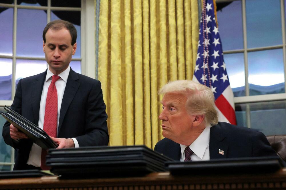 Američki predsjednik Donald Tramp potpisao je pregršt izvršnih naredbi na dan inauguracije u Vašingtonu, Foto: Reuters