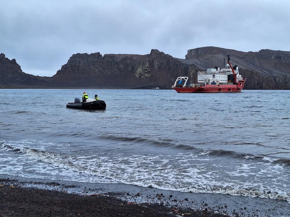 <p>Prva crnogorska naučnica koja je boravila i istraživala na području dalekog kontinenta na južnoj hemisferi o ljepoti divljine koja oduzima dah, solidarnosti među istraživačima, ali i o pronađenoj mikroplastici koja ne daje nadu da će taj do sada nezagađeni dio planete takav i ostati</p>