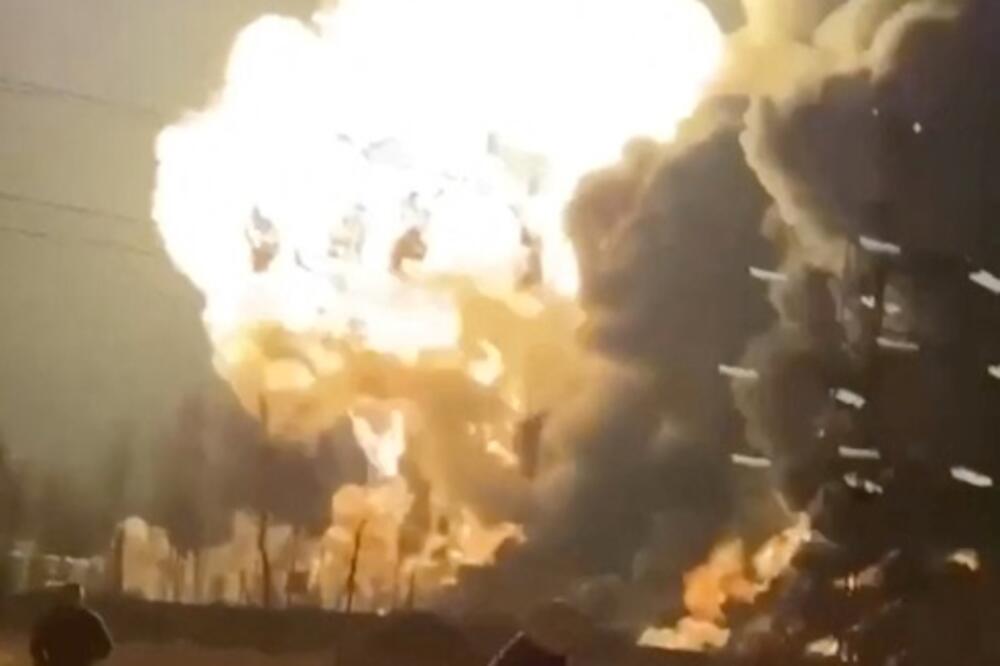 Ljudi trče dok se dim diže od eksplozije tokom, kako je guverner ruske Rjazanjske oblasti jugoistočno od Moskve opisao vazdušni napad, u Rjazanj, Foto: Reuters