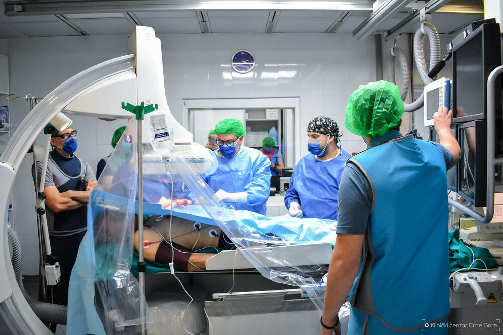 Detalj tokom ugradnje pejsmejkera, Foto: KCCG