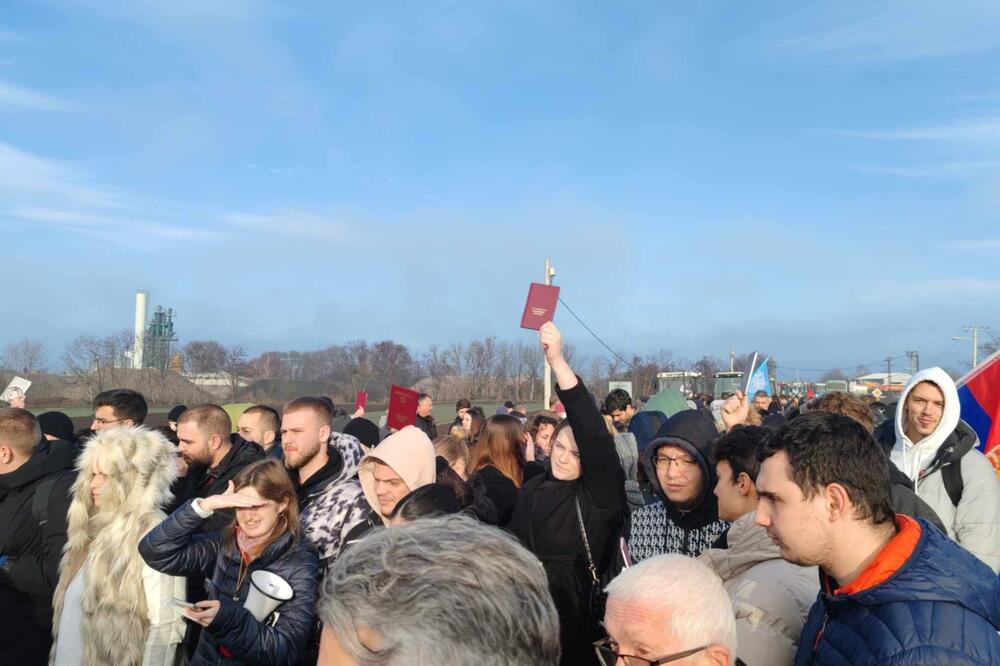 Podrška studenata i građana iz Novog Sada paorima kod Kisača, Foto: 021.rs