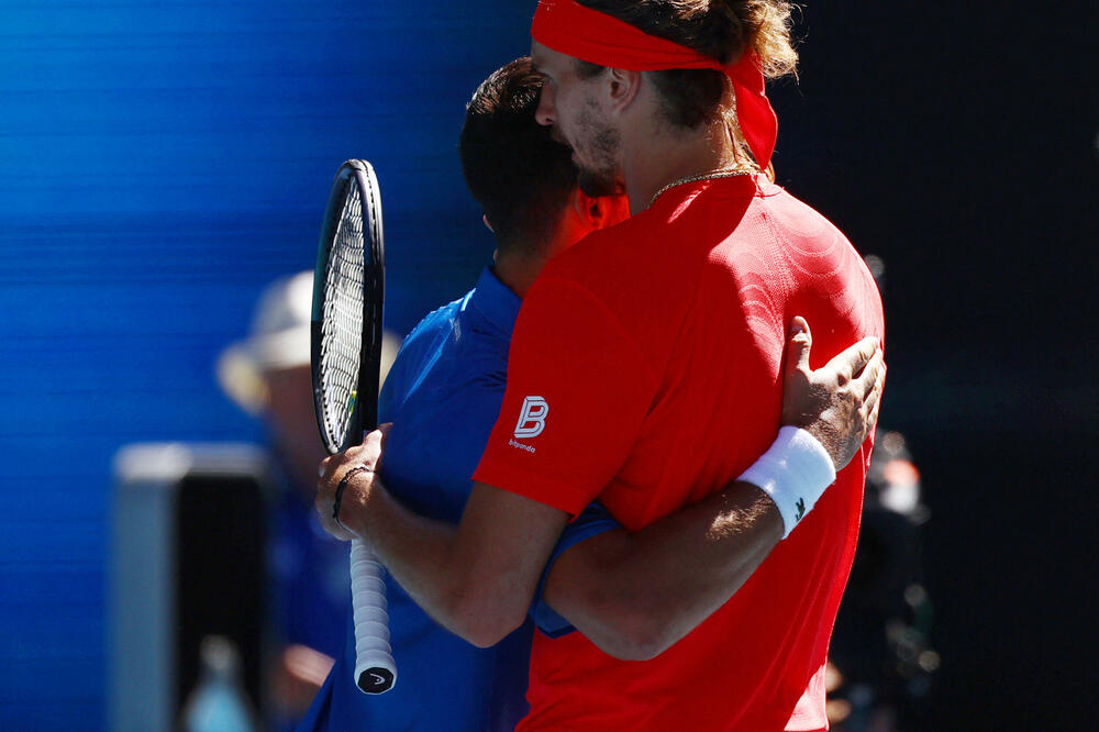 Zverev se javno zahvalio Đokoviću na hrabrom pokušajui da uopšte počne meč, Foto: REUTERS
