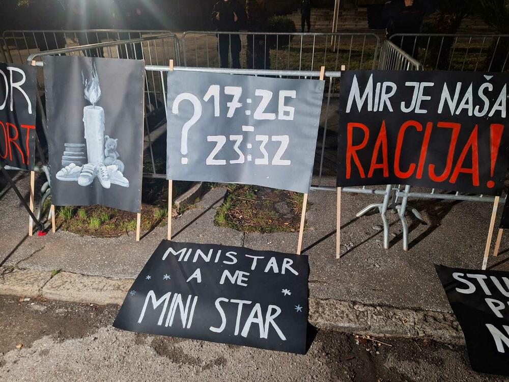 <p>Novi protest neformalne grupe studenata &ldquo;Kamo Śutra?&rdquo; povodom tragedije na Cetinju</p>