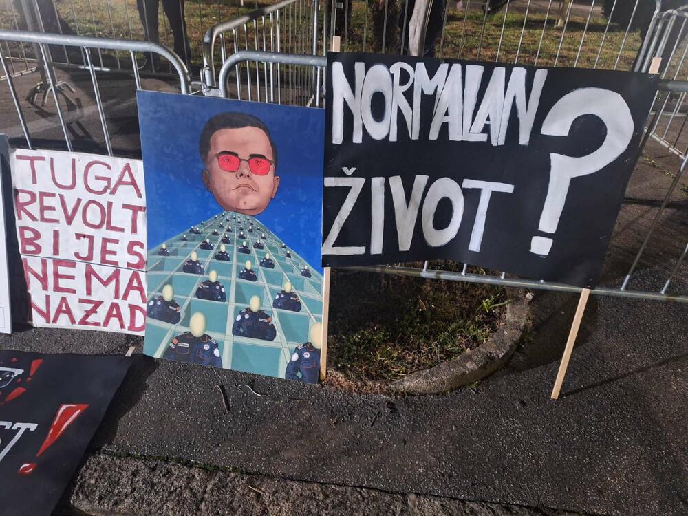 <p>Novi protest neformalne grupe studenata &ldquo;Kamo Śutra?&rdquo; povodom tragedije na Cetinju</p>