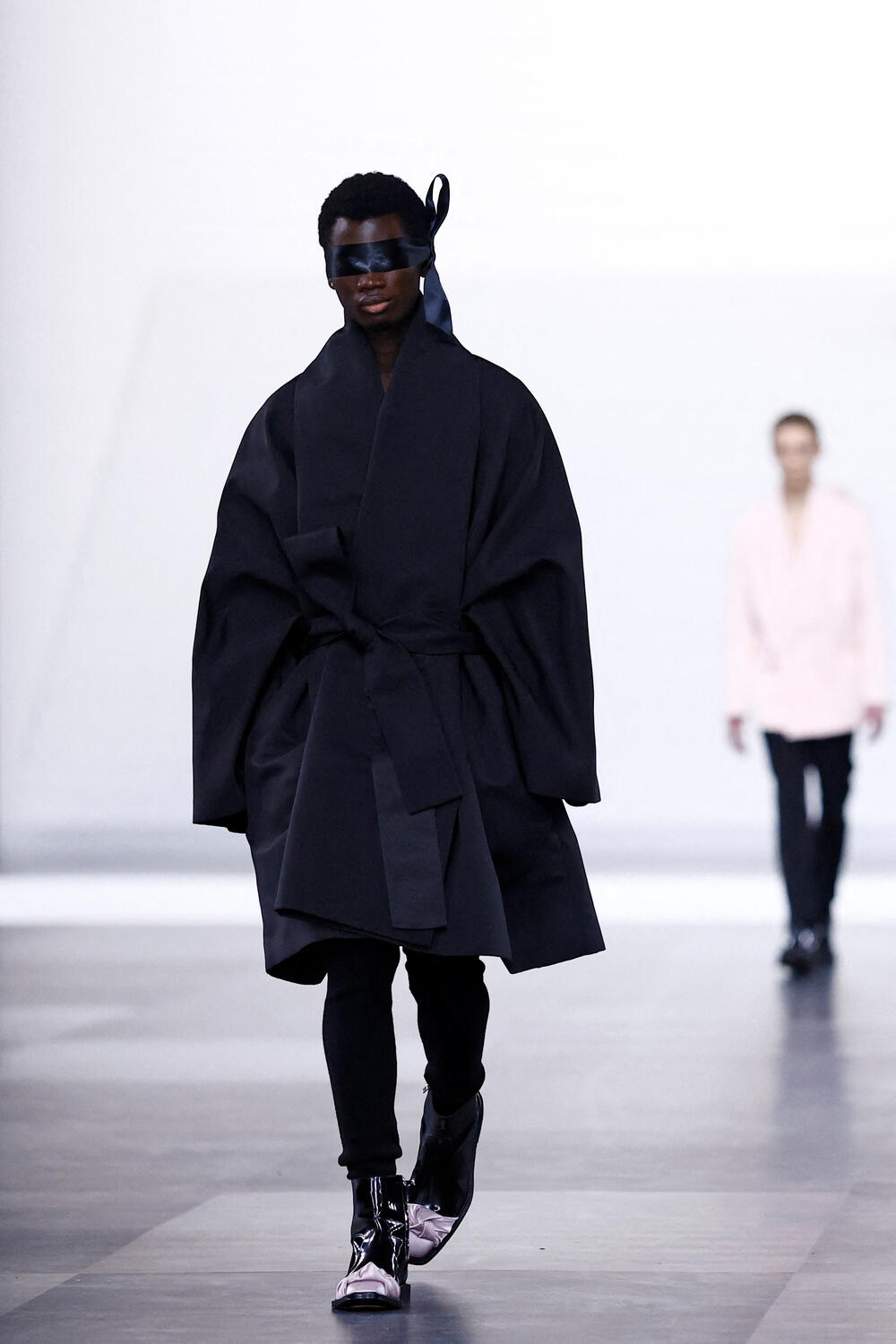 <p>Dizajner Kim Džonus predstavio je svoju kolekcije muške odjeće jesen/zima 2025-2026 za modnu kuću Dior.</p>  <p>Kolekcija je predstavljena na Nedjelje muške mode u Parizu</p>