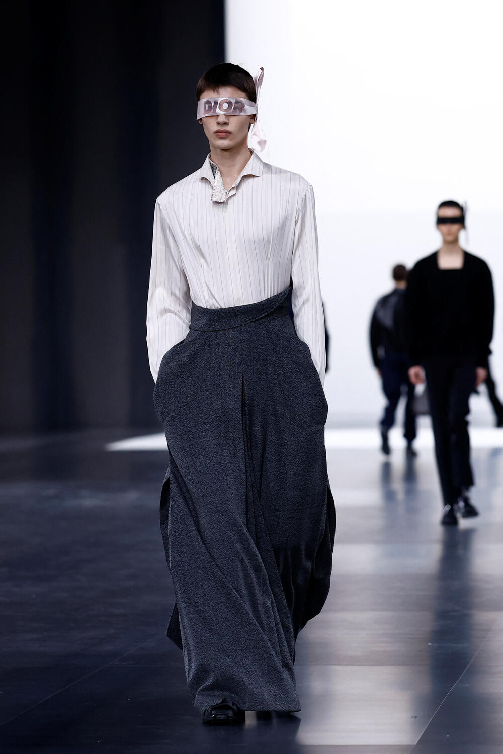 <p>Dizajner Kim Džonus predstavio je svoju kolekcije muške odjeće jesen/zima 2025-2026 za modnu kuću Dior.</p>  <p>Kolekcija je predstavljena na Nedjelje muške mode u Parizu</p>