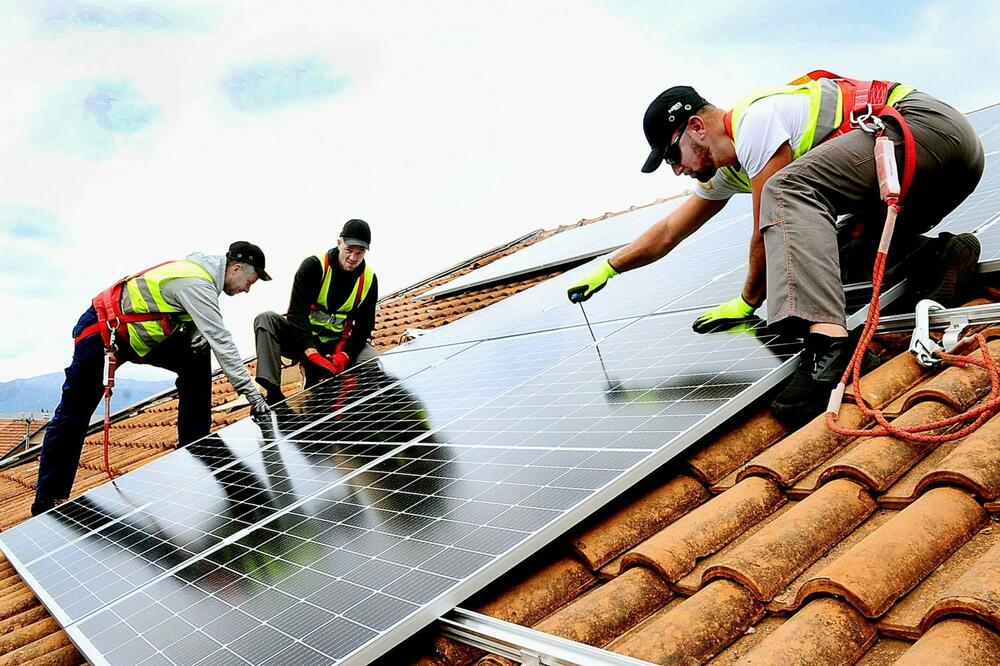 Solarni paneli za “čistu” energiju, Foto: EPCG