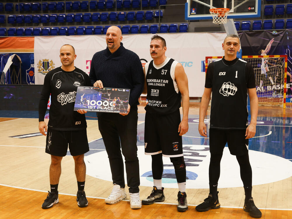 G Unit pobjednici Phygital Basketballa nagradu uručio Stevan Milošević