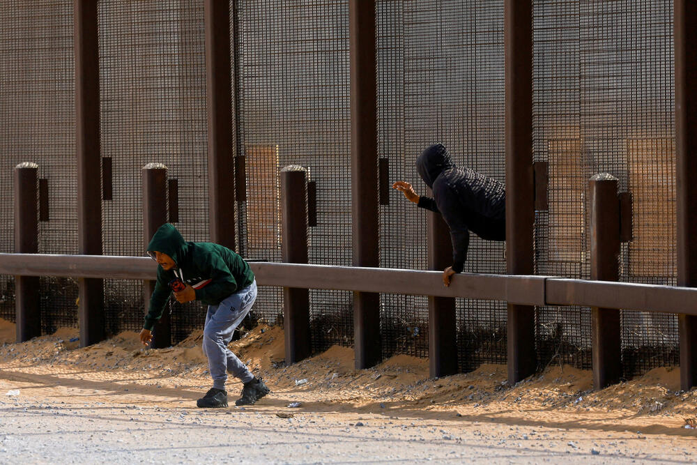 Migranti prelaze granicu