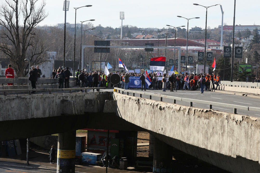 <p>Grupa od četivoro mladih je agenciji Frans pres govorila o tome šta ih je navelo na proteste i zašto ne namjeravaju da se vrate na nastavu dok se ne ispune njihovi zahtjevi</p>
