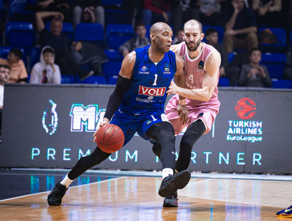 <p>Košarkaši Budućnost Volija na krilima navijača "razbili" Huventud u pretposljednjem kolu Evrokupa</p>