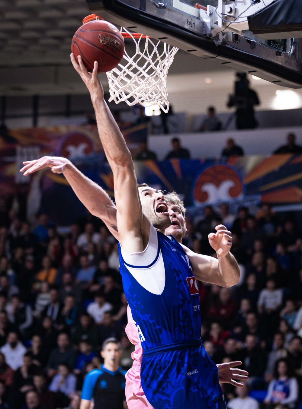 <p>Košarkaši Budućnost Volija na krilima navijača "razbili" Huventud u pretposljednjem kolu Evrokupa</p>