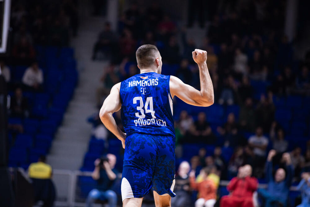 <p>Košarkaši Budućnost Volija na krilima navijača "razbili" Huventud u pretposljednjem kolu Evrokupa</p>