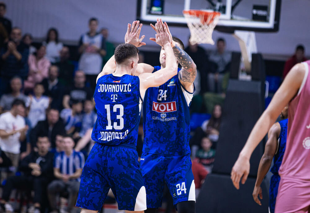 <p>Košarkaši Budućnost Volija na krilima navijača "razbili" Huventud u pretposljednjem kolu Evrokupa</p>