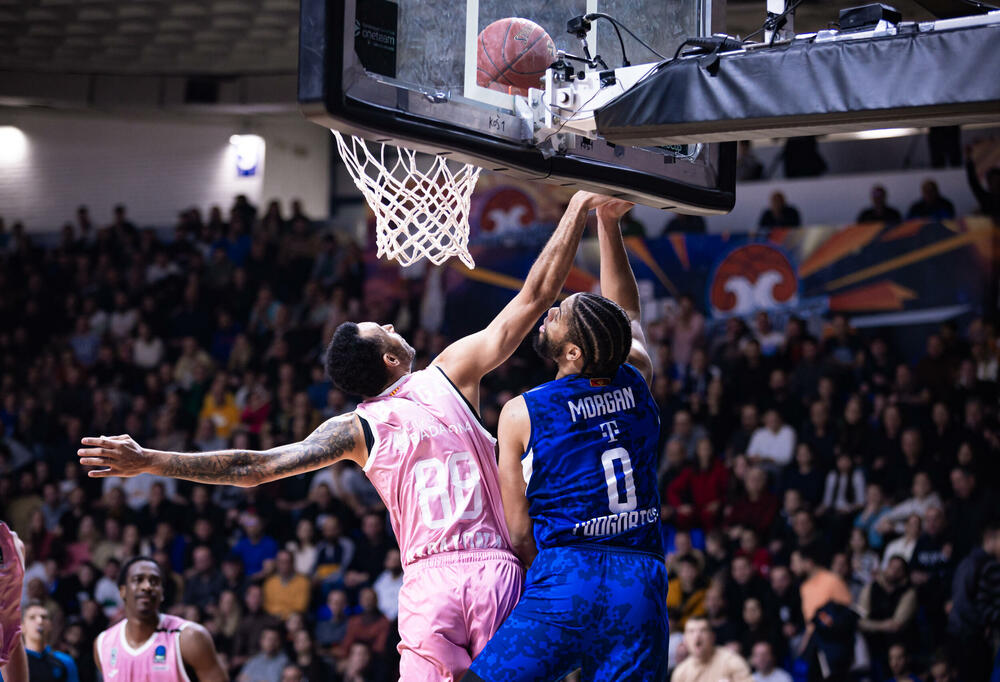 <p>Košarkaši Budućnost Volija na krilima navijača "razbili" Huventud u pretposljednjem kolu Evrokupa</p>