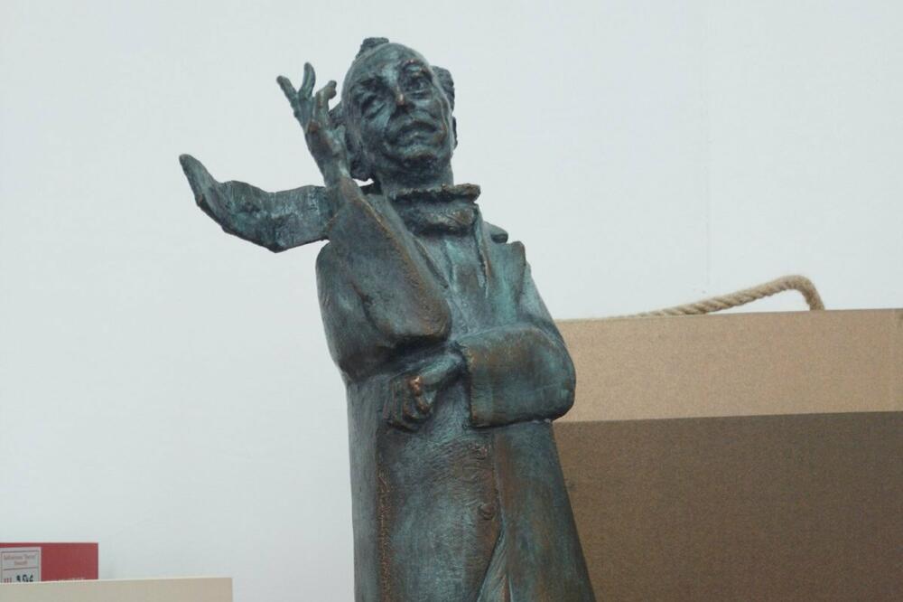 Statueta koju će dobijati laureati nagrade, Foto: Narodna biblioteka “Njegoš”