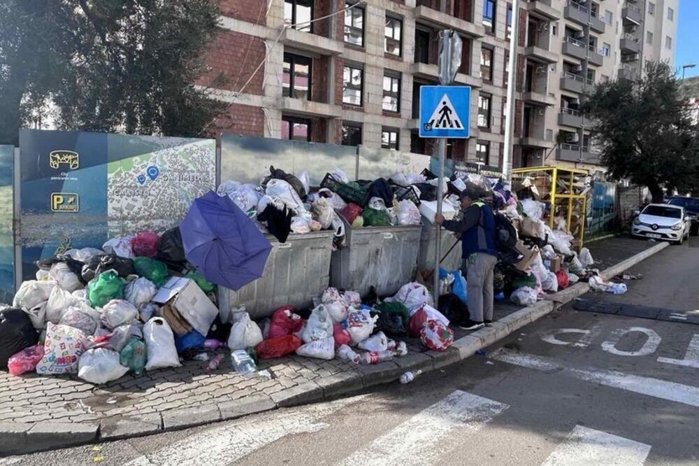 Smeće se ne odvozi danima, Foto: Vuk Lajović