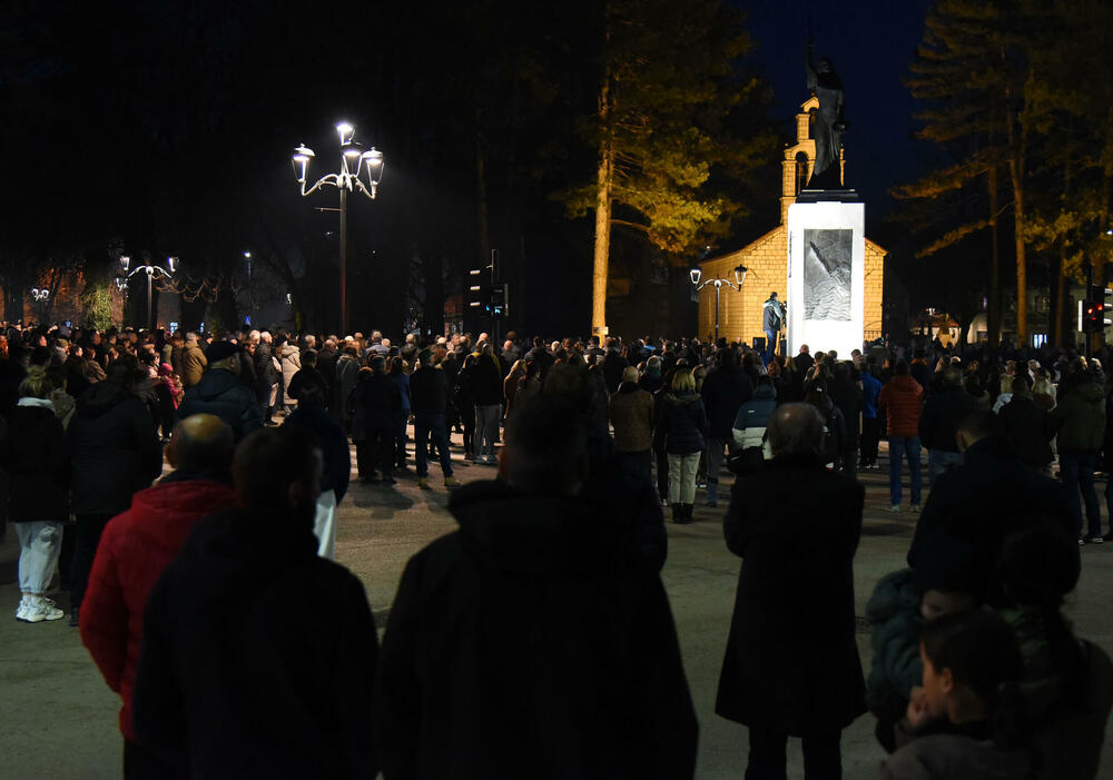 <p>Cetinjanin Aco Martinović ubio je 1. januara 12 osoba, među kojima dvoje djece, i ranio četiri, od kojih je jedna preminula 9. januara u Kliničkom centru Crne Gore</p>