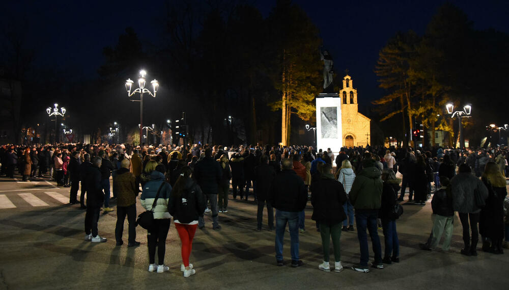 <p>Cetinjanin Aco Martinović ubio je 1. januara 12 osoba, među kojima dvoje djece, i ranio četiri, od kojih je jedna preminula 9. januara u Kliničkom centru Crne Gore</p>
